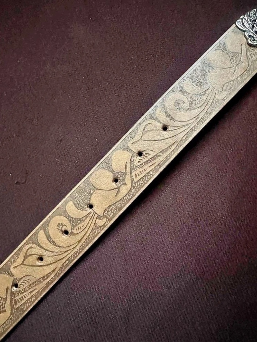Floral Engraved Buckle Belt in Brown